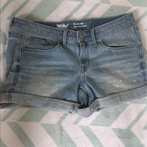 Light wash jeans with paint splatters