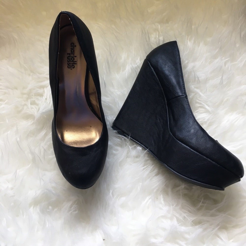 ✨MAKE AN OFFER ✨Black wedges