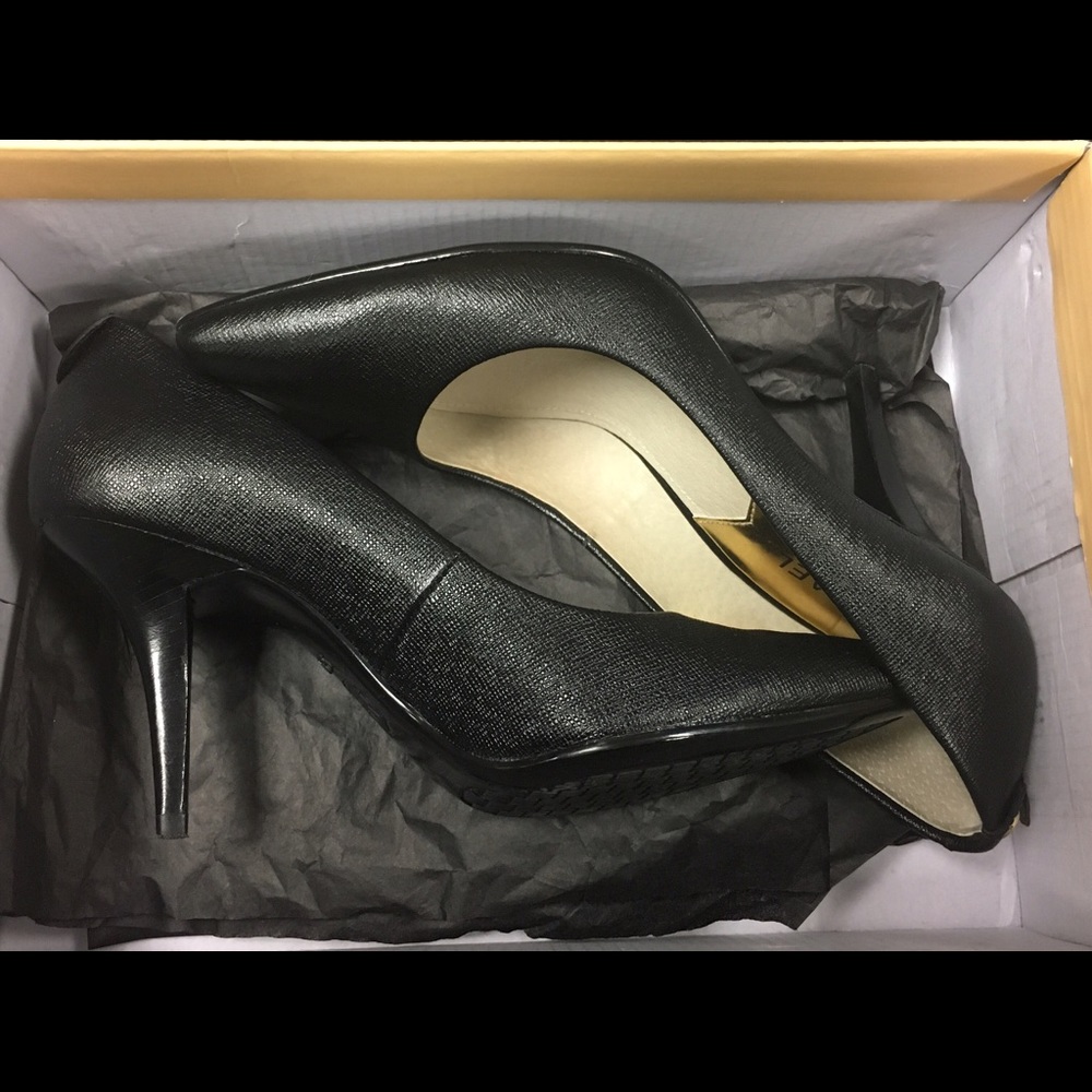 Michael Kors heels size 5.5 blk leather