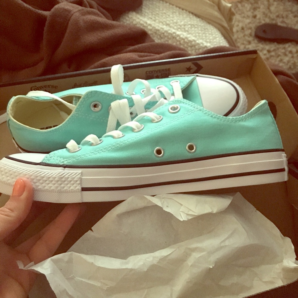 BRAND NEW WITH BOX aruba blue converse