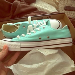 BRAND NEW WITH BOX aruba blue converse