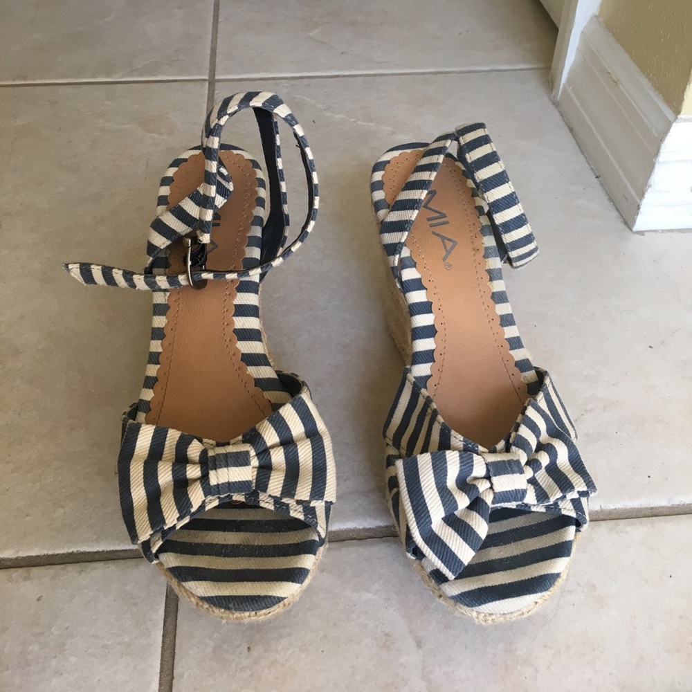 Strappy wedges blue and white stripped