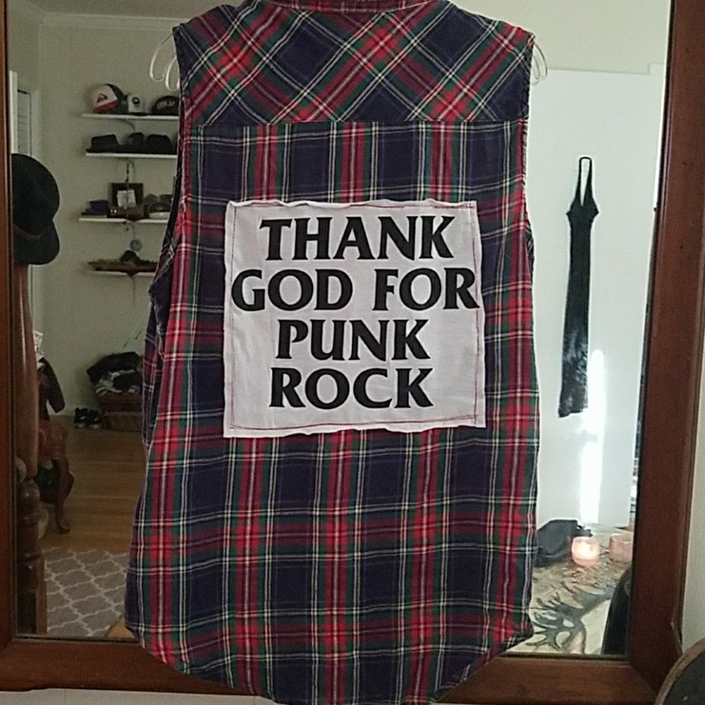 💥sold💥Sleeveless flannel with back patch