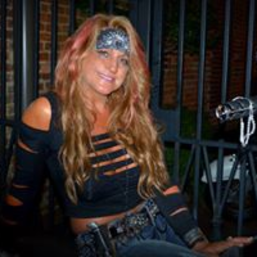 Meet your Posher, Lara