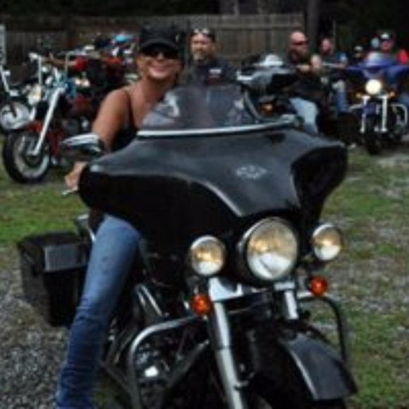 Meet your Posher, Lara - Picture 2 of 8