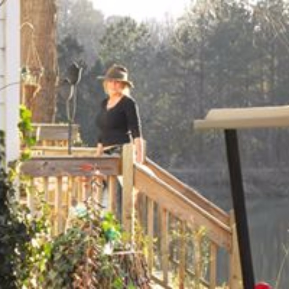 Meet your Posher, Lara - Picture 4 of 8