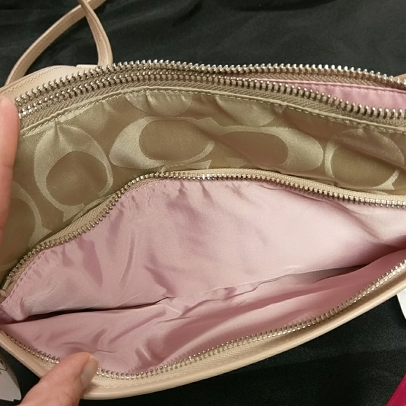 Coach SigNature Weekend Hippie NWT - Picture 4 of 5