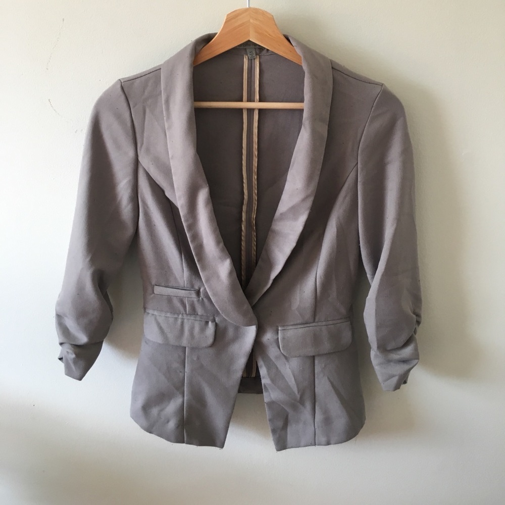 ✨MAKE AN OFFER ✨Quarter sleeve blazer