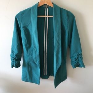 ✨MAKE AN OFFER ✨Quarter sleeve blazer