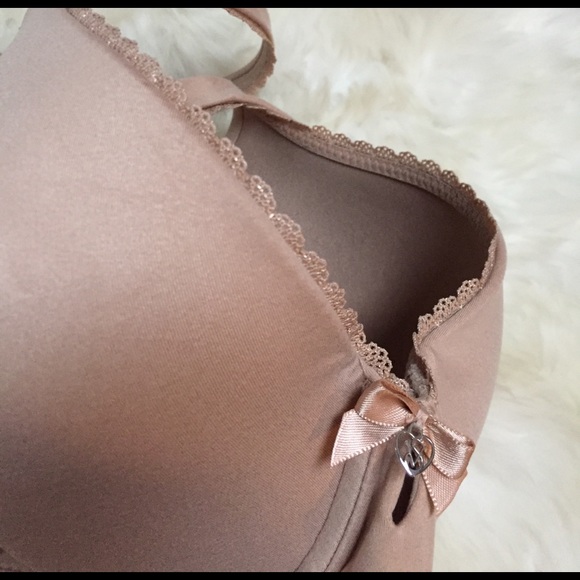 Victoria's Secret 34DDD - Picture 4 of 5