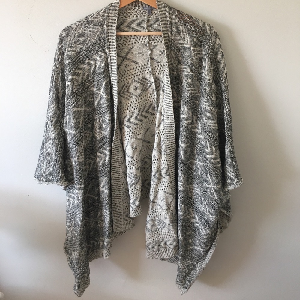 ✨MAKE AN OFFER ✨Sweater/ poancho
