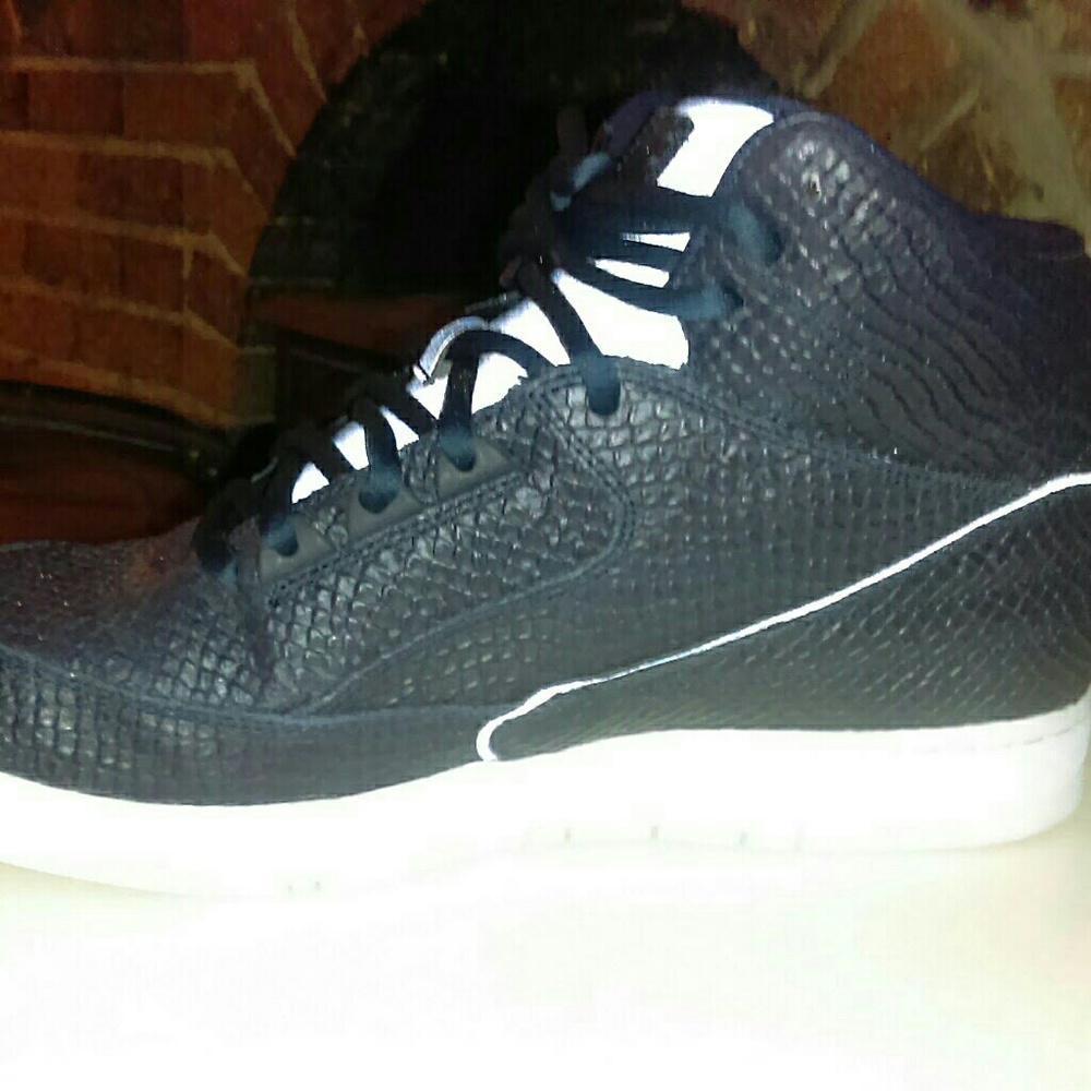 NIKE pythons