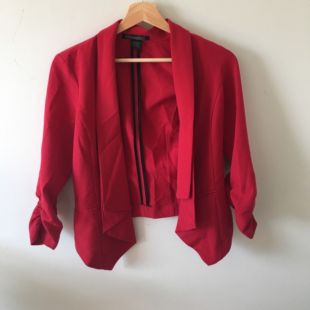 ✨MAKE AN OFFER ✨Quarter sleeve blazer