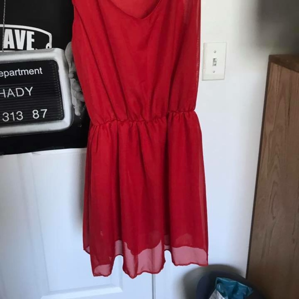 Red dress - Picture 2 of 4