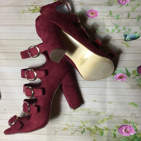 Last pair Burgundy faux suede buckles sandal 9 - Picture 4 of 4