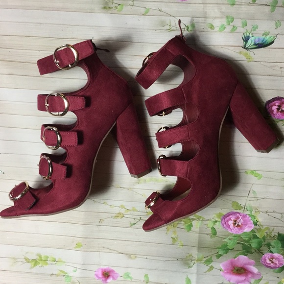 Last pair Burgundy faux suede buckles sandal 9 - Picture 2 of 4