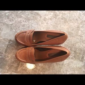 Final price Tan platform loafers