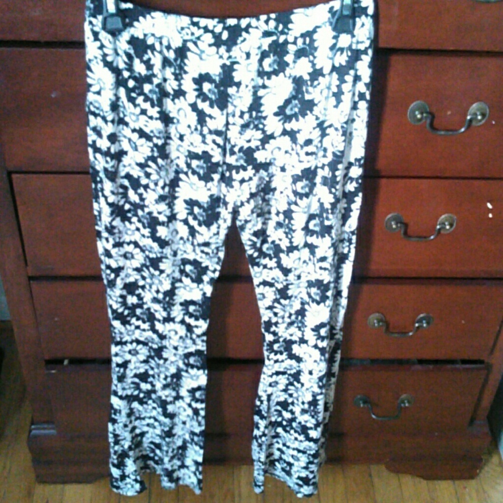 Bell bottom leggings