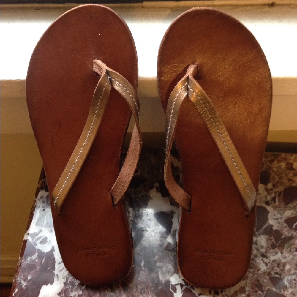 Abercrombie&fitch flip flop size 6