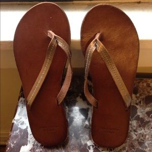 Abercrombie&fitch flip flop size 6