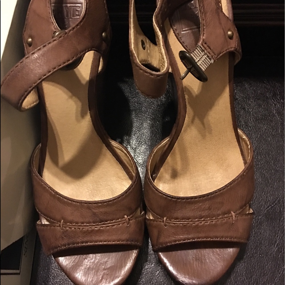Frye wedges