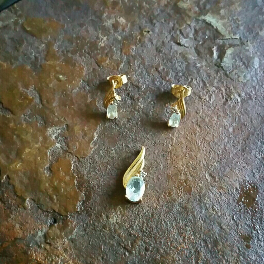 Aquamarine Earrings & matching pendant