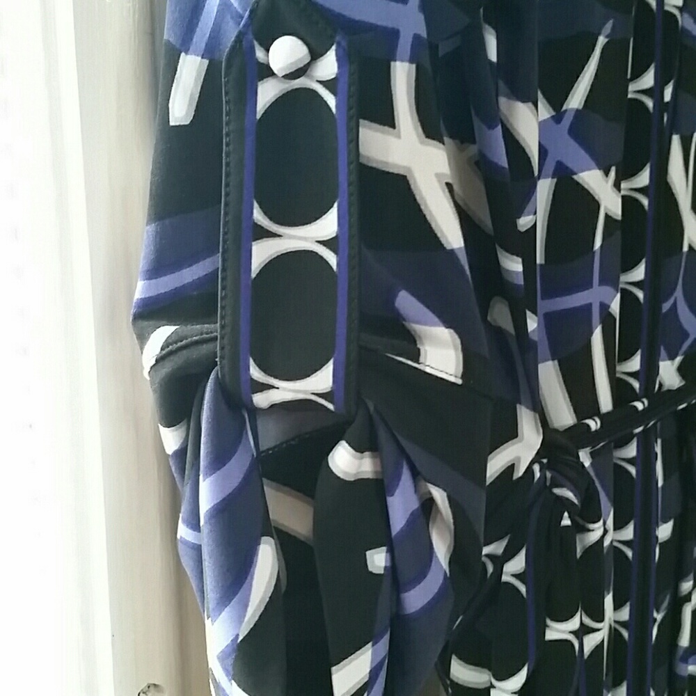 Dress - Picture 3 of 3