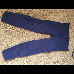 Lululemon black swan ebb and flow crops 4