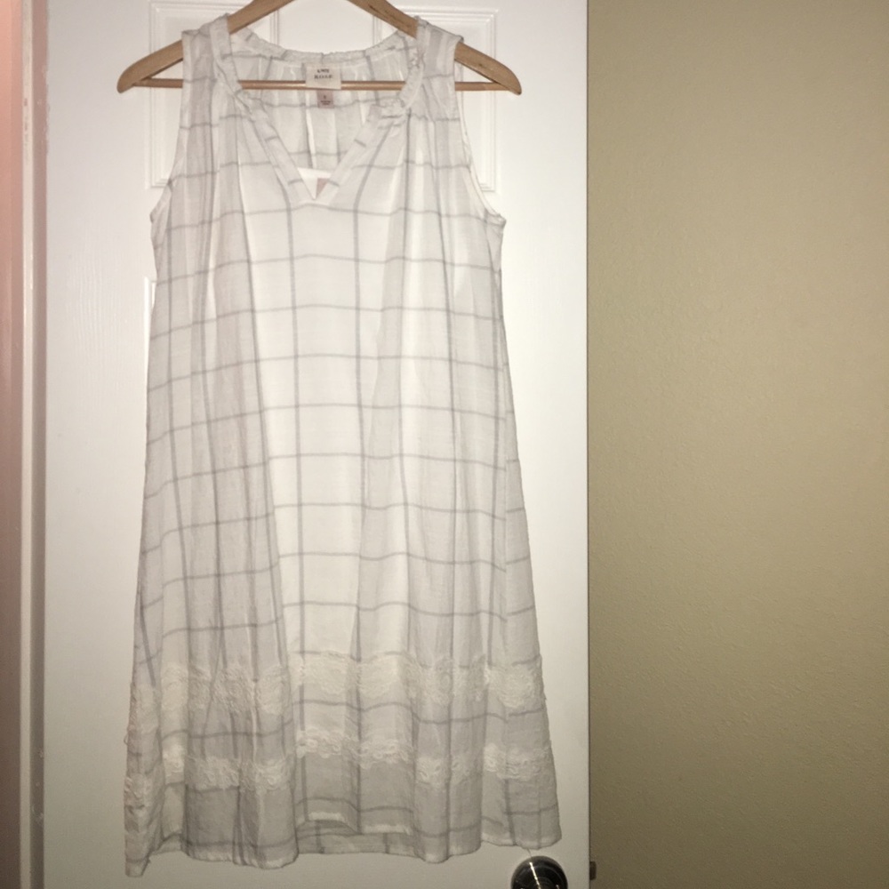 Supper Cute White & Grey Sunday Dress! Small