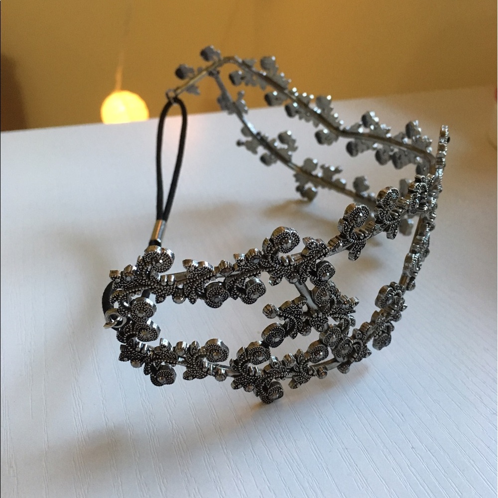 Vintage look headpiece