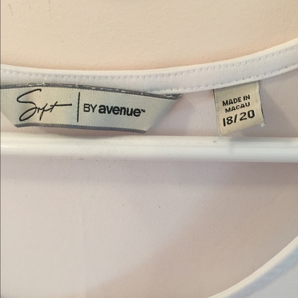 Elegant white tank - Picture 2 of 3