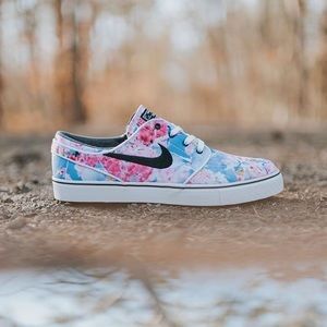 MUST SELL! O.B.O NEW JANOSKI FLORAL BLACK