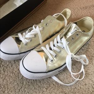 😍💕👟Beautiful Gold Converse.