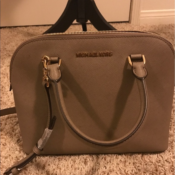 Michael Kors Cindy Dome Satchel Medium - Picture 4 of 5