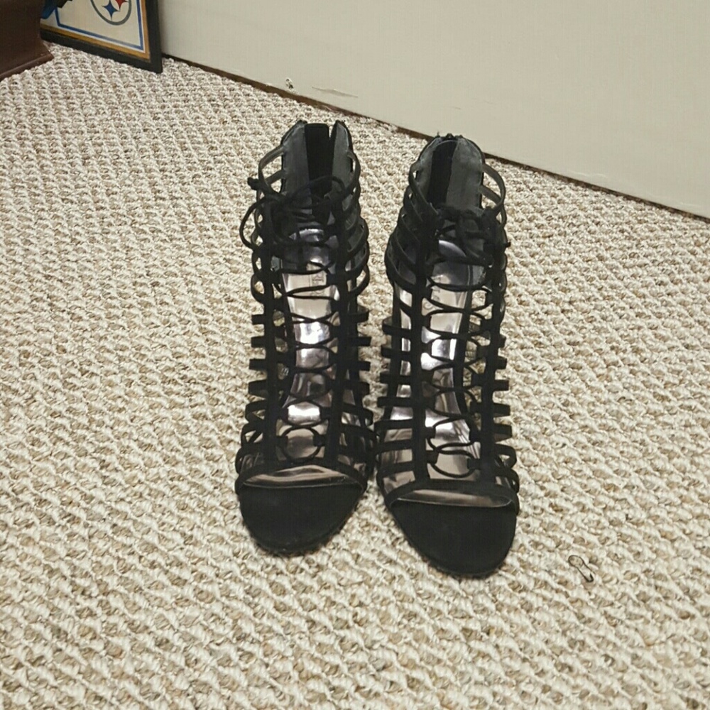 Black wedge shoes