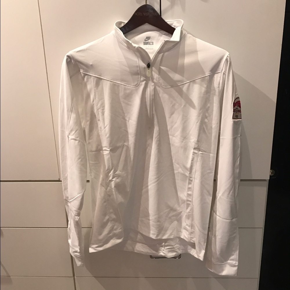 NWT!  Nike Golf Top pull over. White. Size Medium.