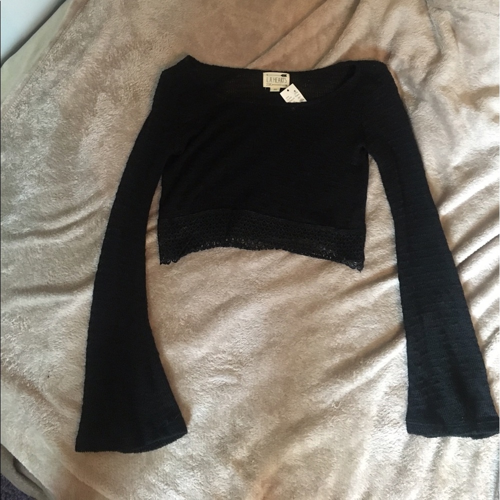 la hearts bell sleeve cropped sweater