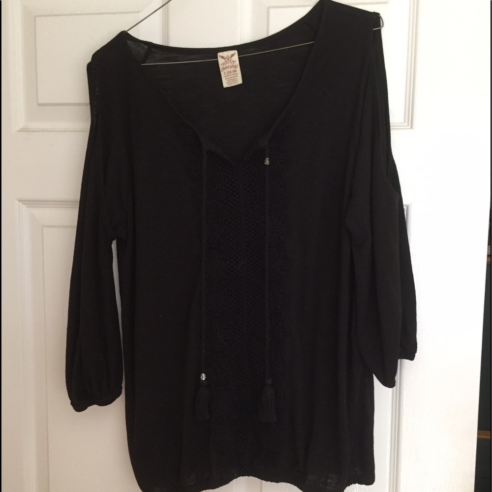 Open Shoulder Black top elastic band. Nice!