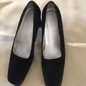 Liz Claiborne black suede pumps