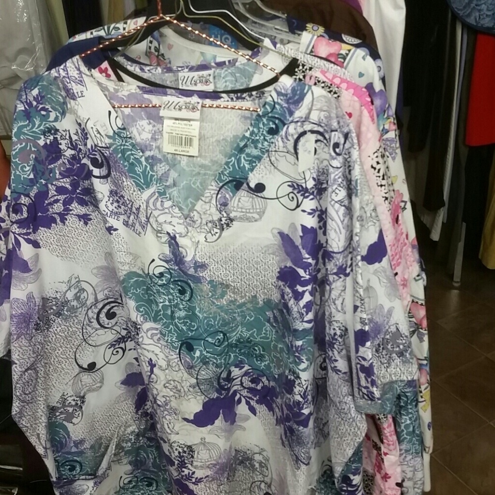 Scrubs size 3x and the 4X is the 3rd pic