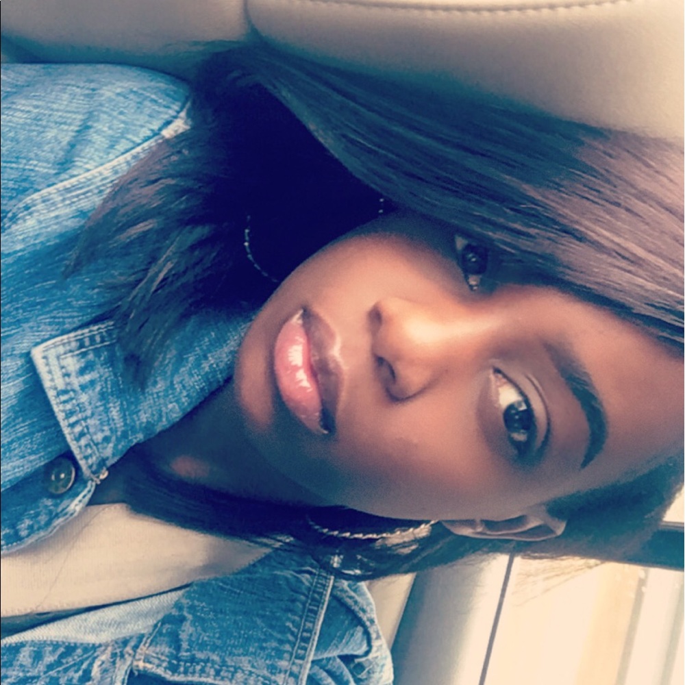 Meet your Posher, Deidra