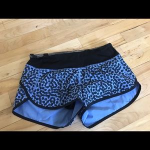 Lululemon speed short 4 way stretch, sz 4!!