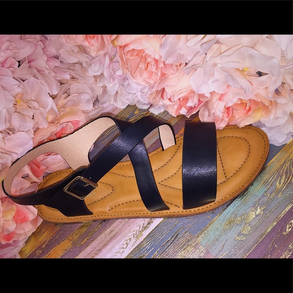 New Super Comfy Black Basic Sandals - Picture 2 of 4