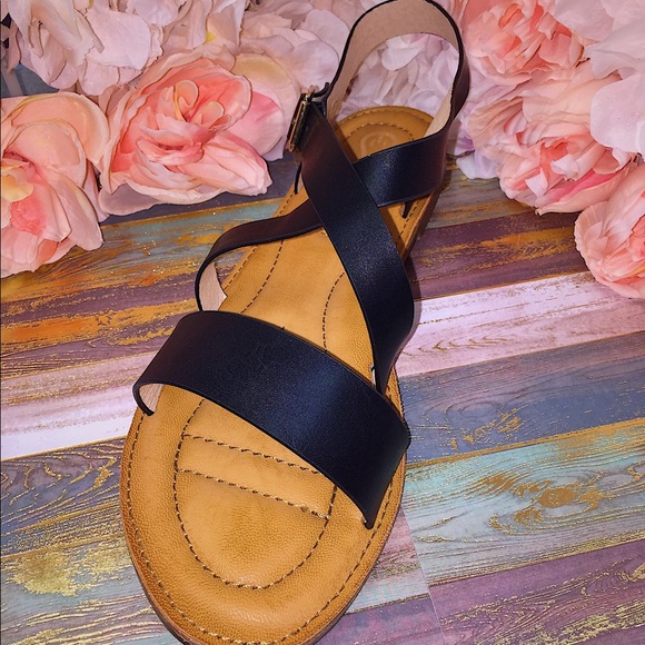 New Super Comfy Black Basic Sandals - Picture 3 of 4