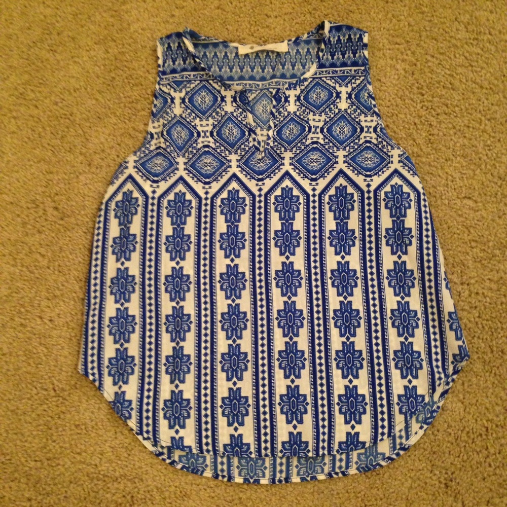 Blue/white top
