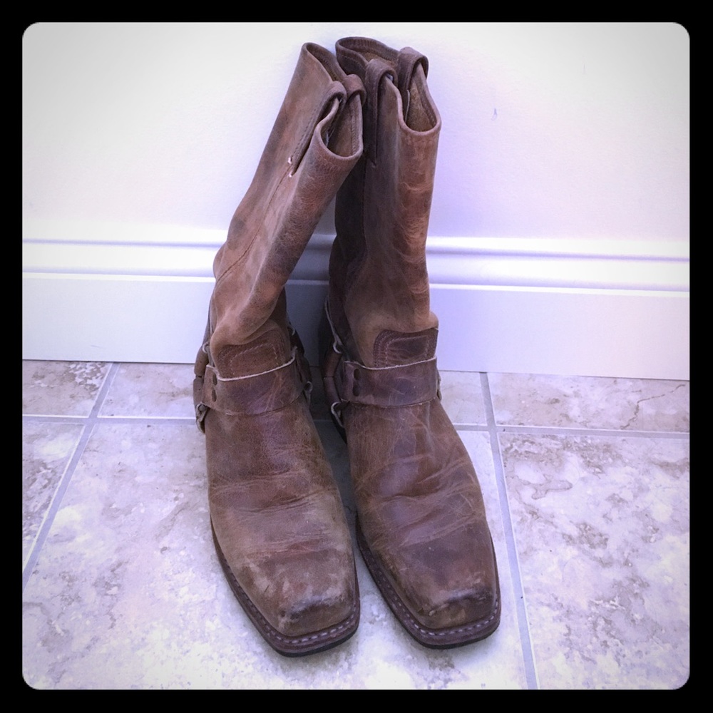 Frye size 9 belted harness 12 R