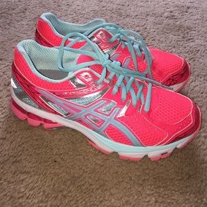 Asics DuoMax running shoes