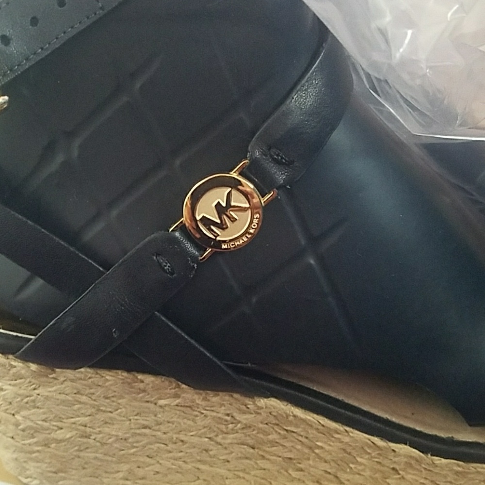 EUC Michael Kors Jalita Charm sandals