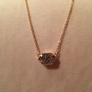 Lot of 20 necklaces, 10 of each style.