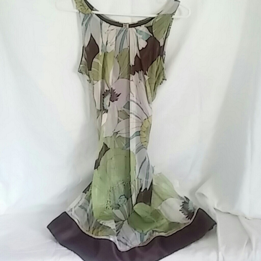 Eyeshadow green floral dress